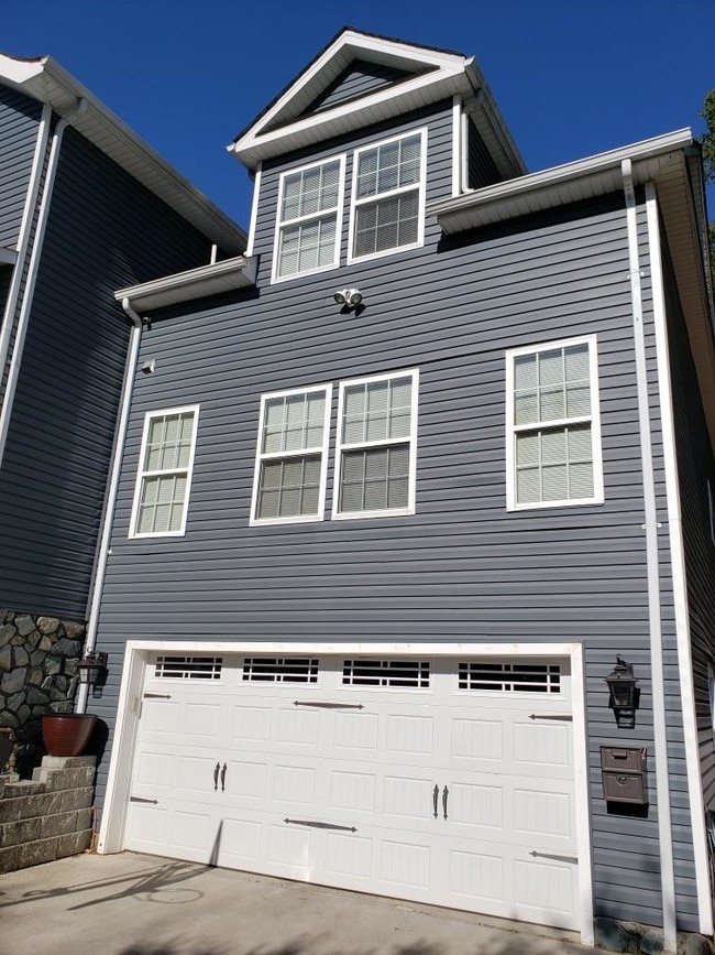 View from street - 3117 Chestnut St NE Unit A