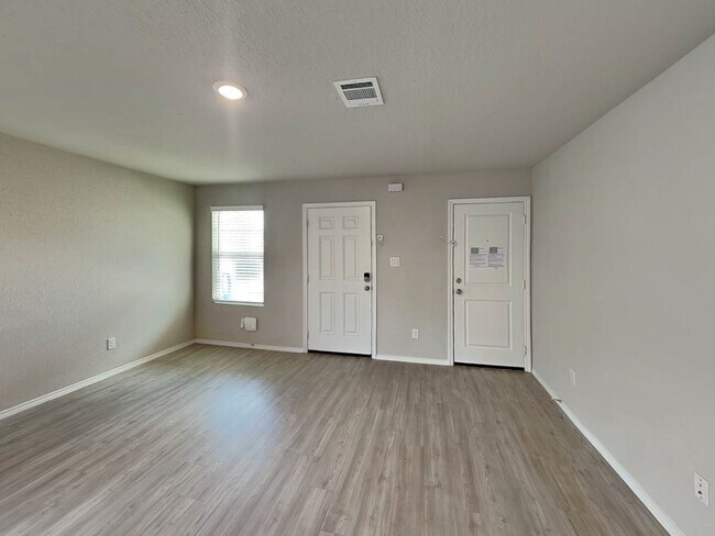 Photo - 10618 Varmus Dr