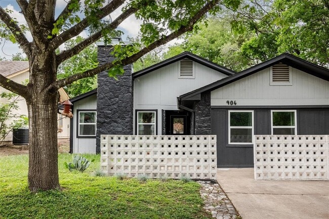 Photo - 904 Acorn Oaks Dr