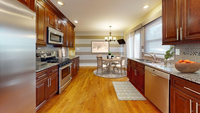 Kitchen - 1327 Larchmont Dr