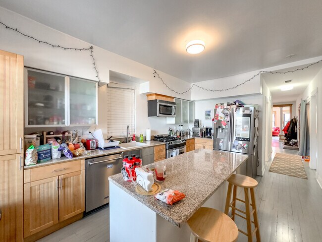 Photo - 3245 N Lakewood Ave Unit 3