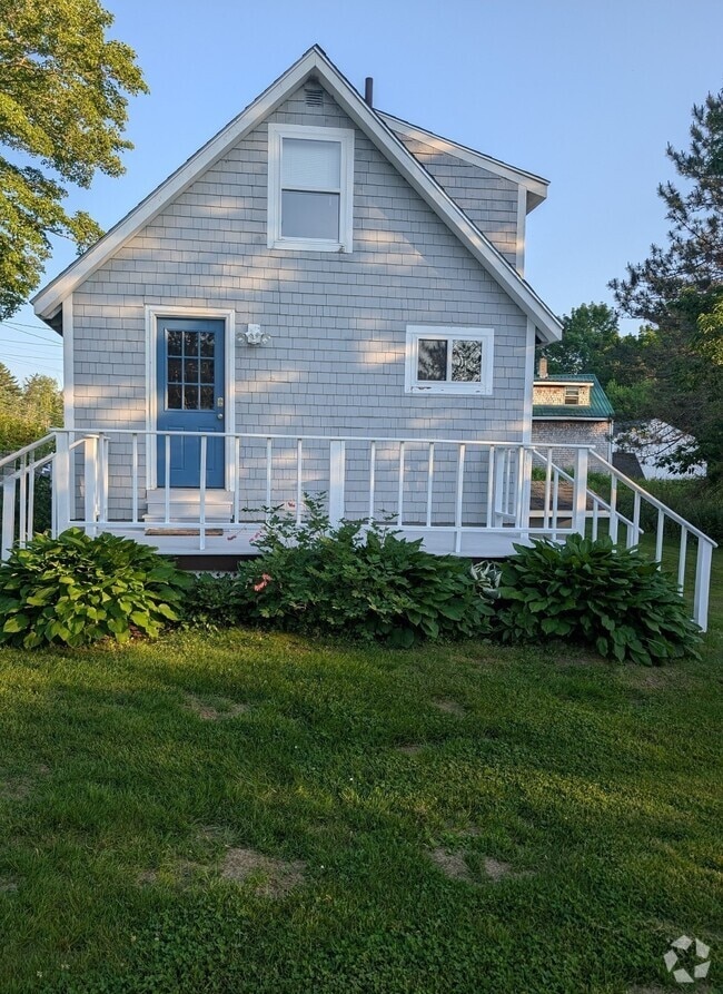 Building Photo - 598 Washington Rd Rental