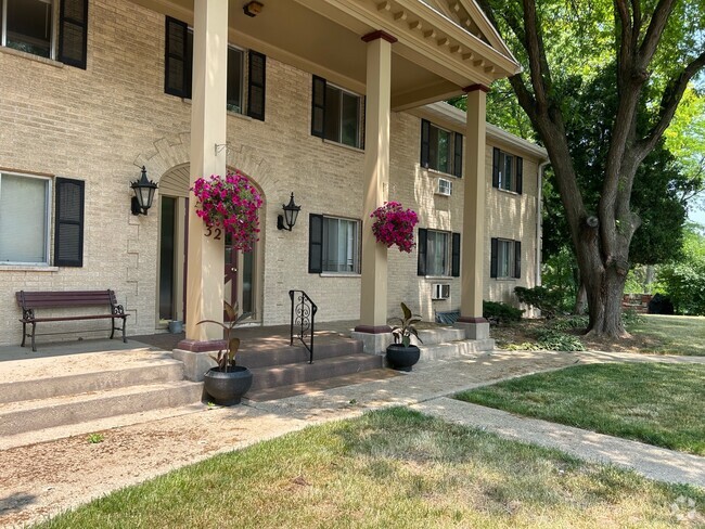 Building Photo - Heritage Circle Apartments