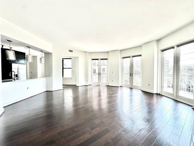 Photo - 2303 Mid Ln