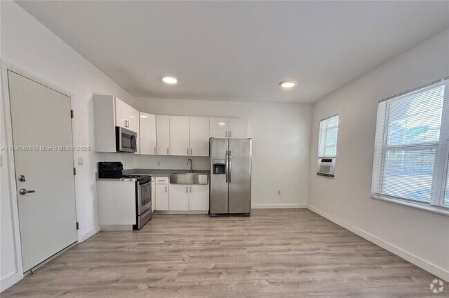 Building Photo - 402 NW 12th Ave Unit 103 Rental