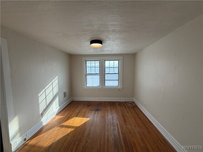 Photo - 180 Richmond Ave