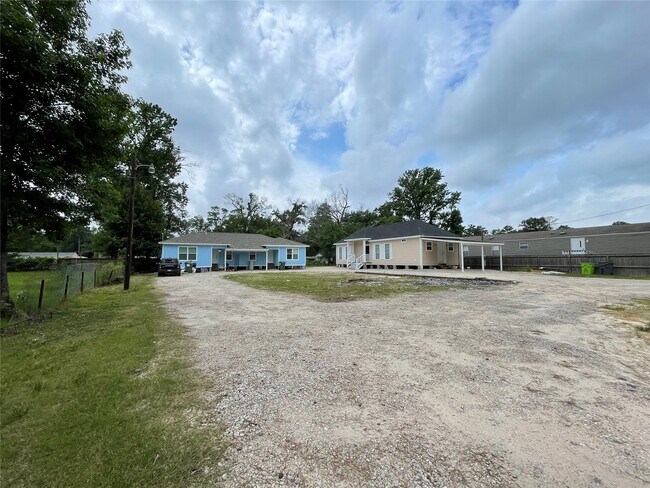 Photo - 21882 Russell Dr