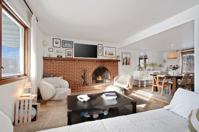 Photo - Gorgeous 3 Bedroom In Saint Anthony Village - Dogs Welcome!