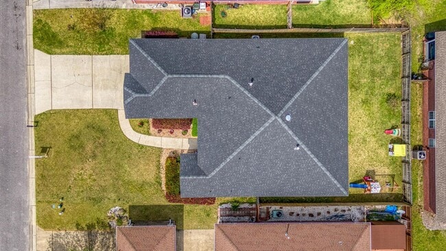 Photo - Beautiful 3 bedroom, 2.5 bathroom home tucked into the most desirable of neighborhoods