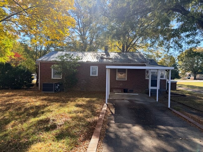 Photo - 1828 Statesville Blvd