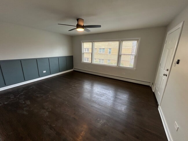 Photo - 7810 S Escanaba Ave Unidad 2B