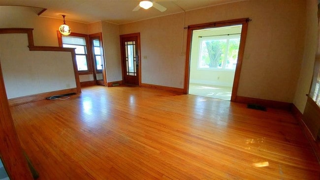 Photo - 2115 Olive St