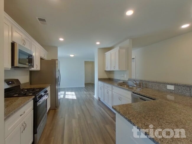 Photo - 14 Chalet Ct