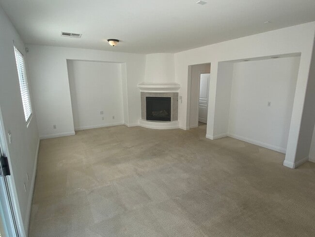Photo - Beautiful 3Bed/3Bath/2Car corner lot home located in the guard gated Tuscany Community