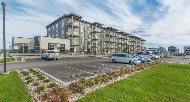 Building Photo - Monogram Rentals Unit 5878