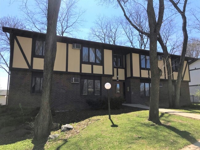 Photo - 2373 Chalet Gardens Rd Unit 3