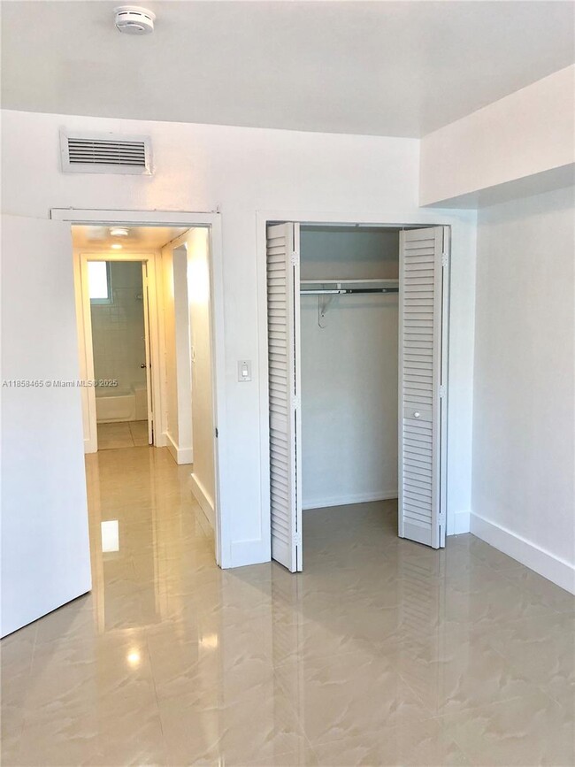 Photo - 8227 Crespi Blvd Unit 3