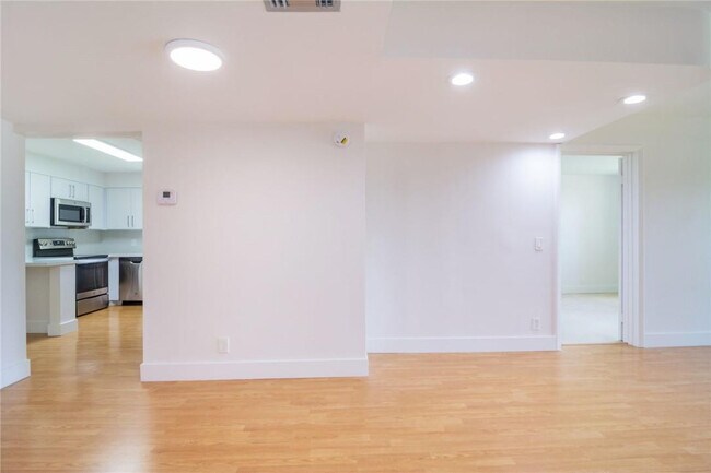 Photo - 491 Racquet Club Rd Unit 212