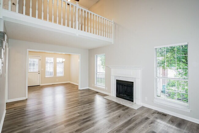 Photo - 1205 Danbury Ct