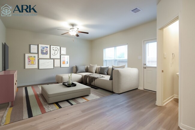 Photo - 582 Solomon Ln