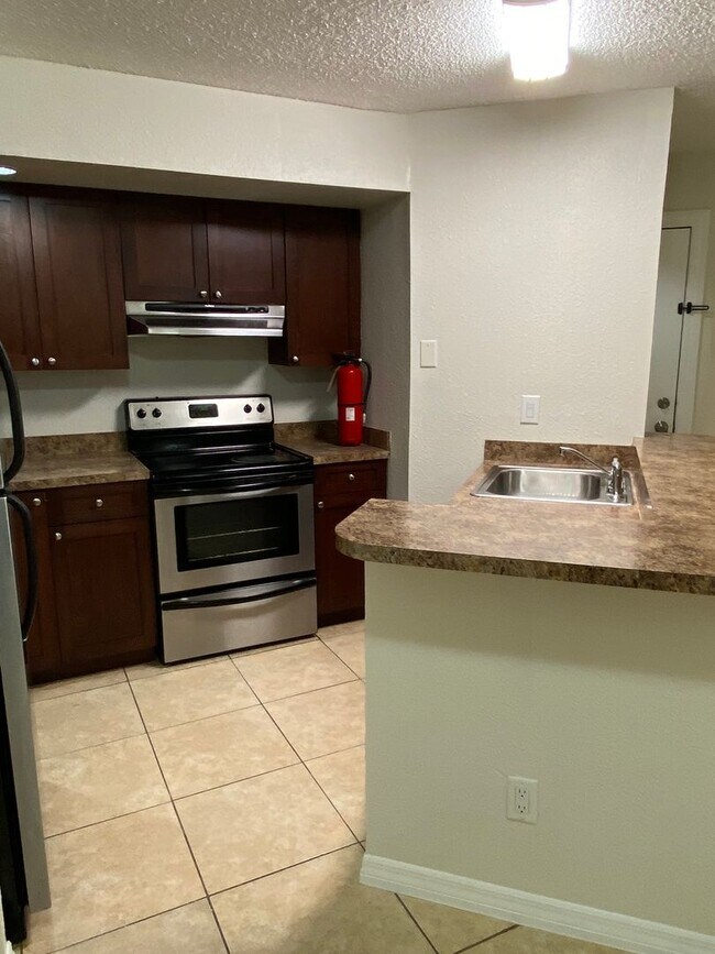 Photo - ? Your new home with a lake view awaits you in Orlando!! ? Unit 1313