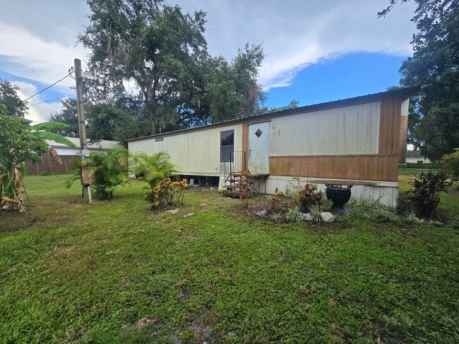 Building Photo - Two bedroom 1.5 bath mobile home on property