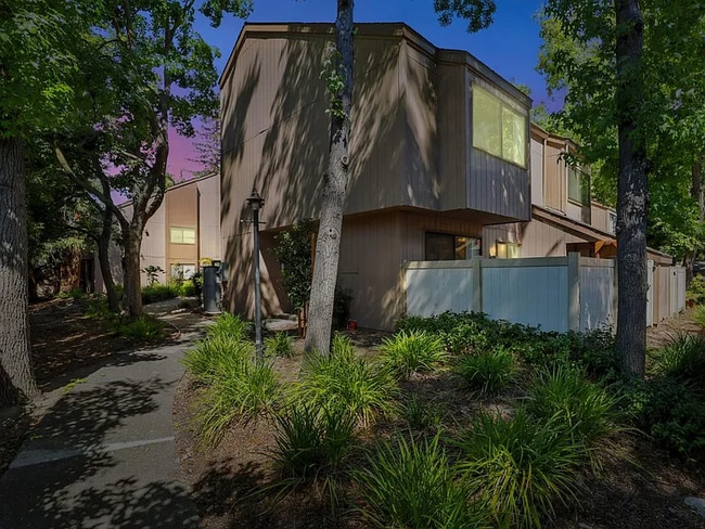 Building Photo - 535 Woodside Oaks Rental