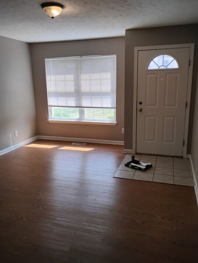 Photo - 3888 Ledyard St