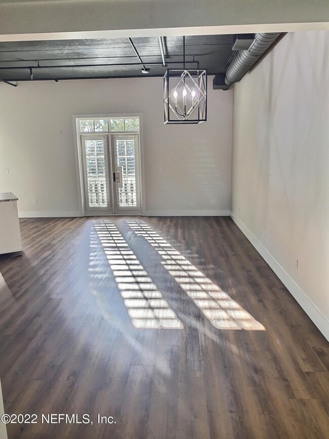 Photo - 2064 Herschel St Unit 302