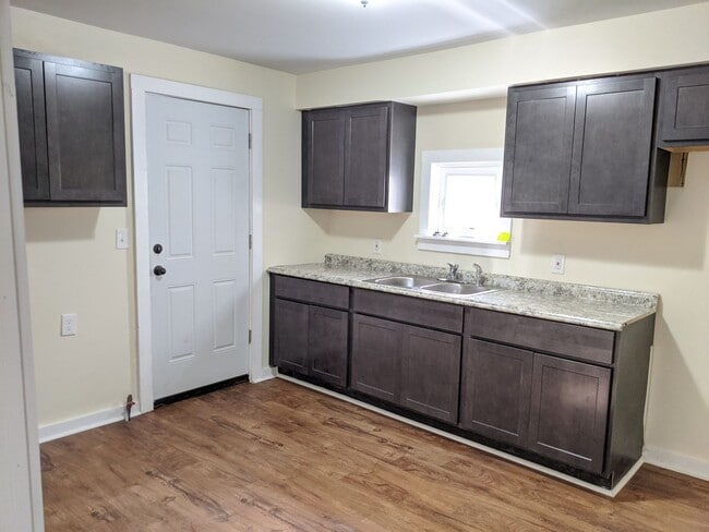 Building Photo - 487 W Grand Ave Unit 487 W. Grand Ave.