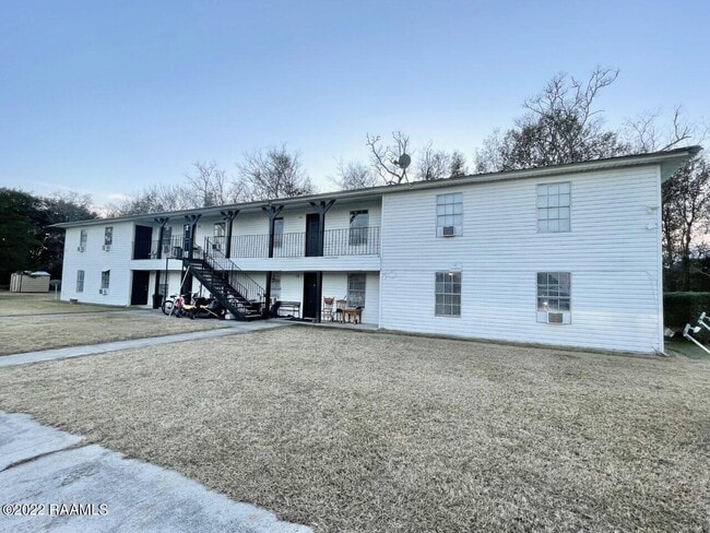 Building Photo - 391 W Railroad Ave Unit 5