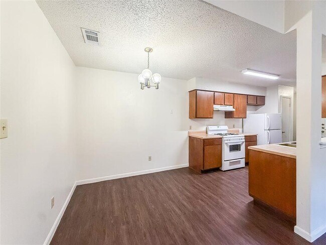 Photo - 2014 Alex Ave