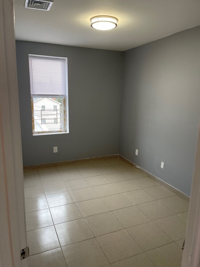 Bedroom #2 - 266 Central Ave Unidad 2