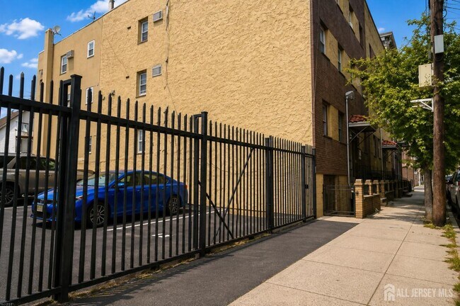 Photo - 600 N 6th St Unit 5B