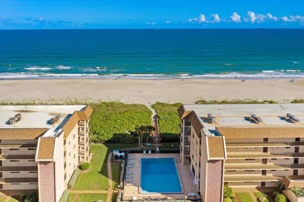 Ariel View - 8494 Ridgewood Ave Unidad 4304