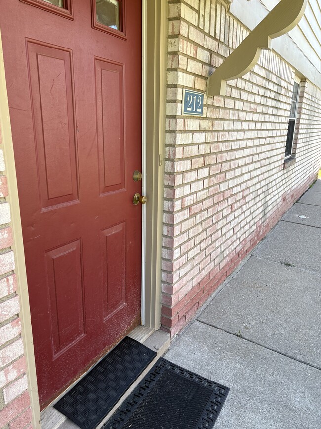 Building Photo - 212 Princeton Dr Unit 212 Rental