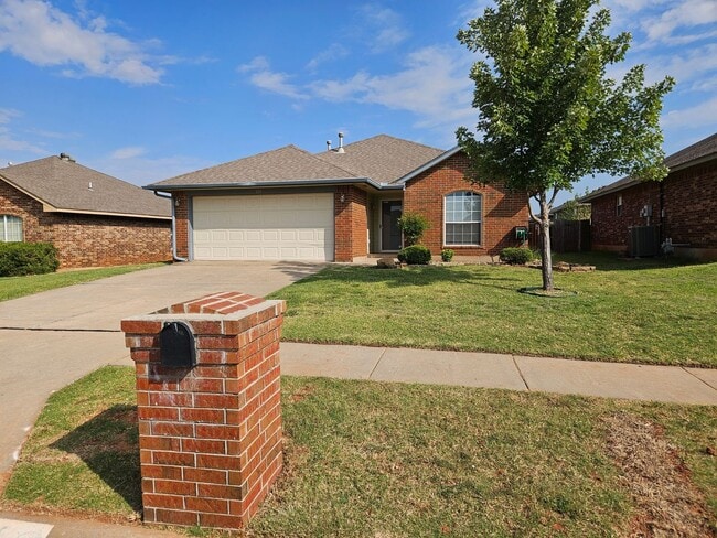 Building Photo - (3) Bed/(2) Bath in S Moore Avail NOW! Pet... Rental