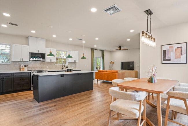 Photo - 650 37th Ave NE