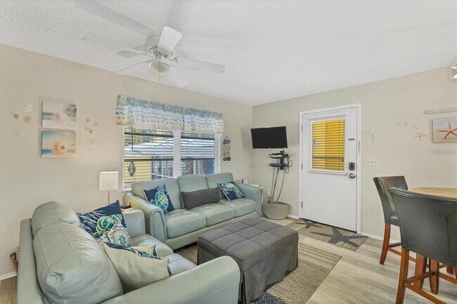 301 Avenida Madera