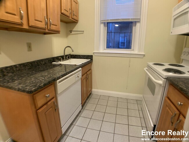 Photo - 120 Peterborough St Unidad 11