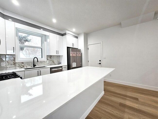 Photo - 10698-10661 61 St NW