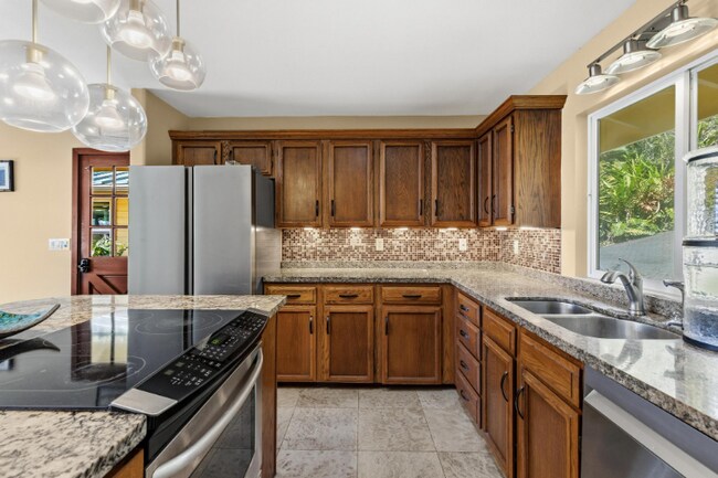 Photo - 82-5909-5909 Coffee Royal Pl Unit A