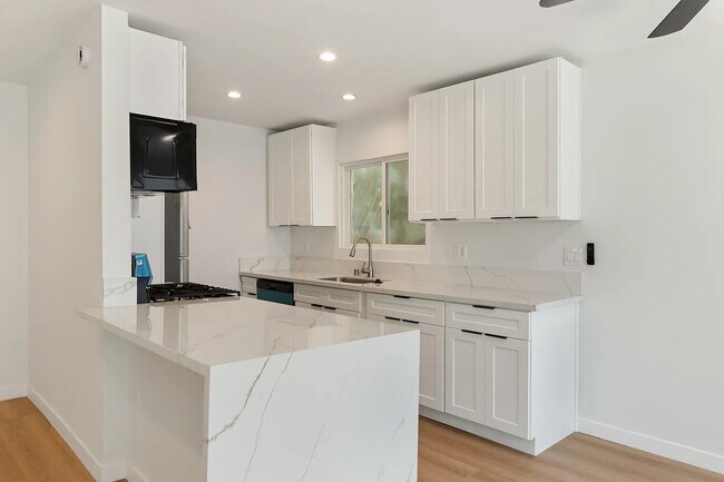 Photo - 352 S Doheny Dr Unit 1