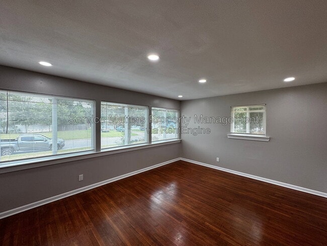 Photo - 707 Woodmere Dr