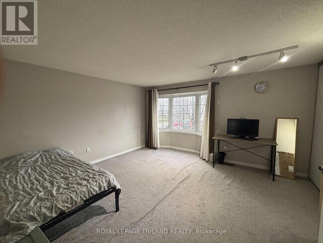Photo - 511 Admiral Dr