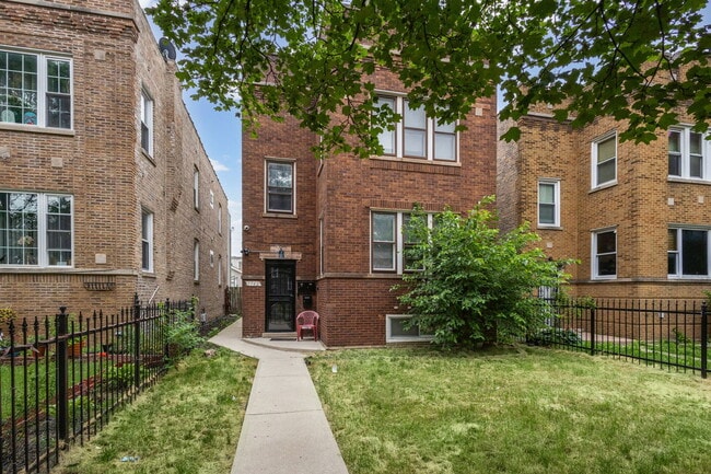 Building Photo - 1742 N Mayfield Ave Unit 1