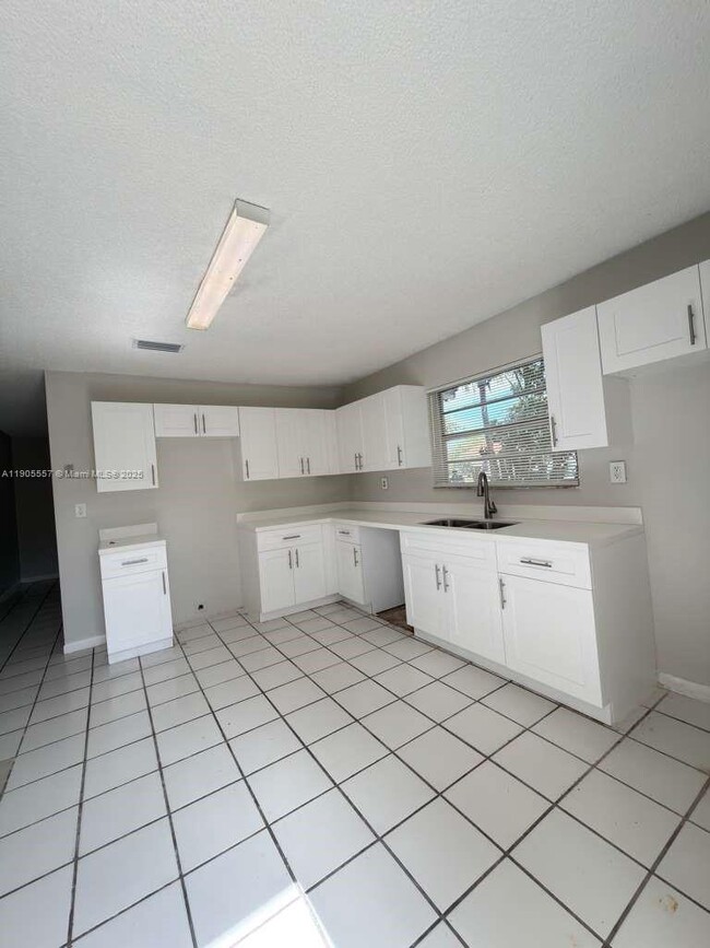 Photo - 12010 NE 12th Ct Unit 1