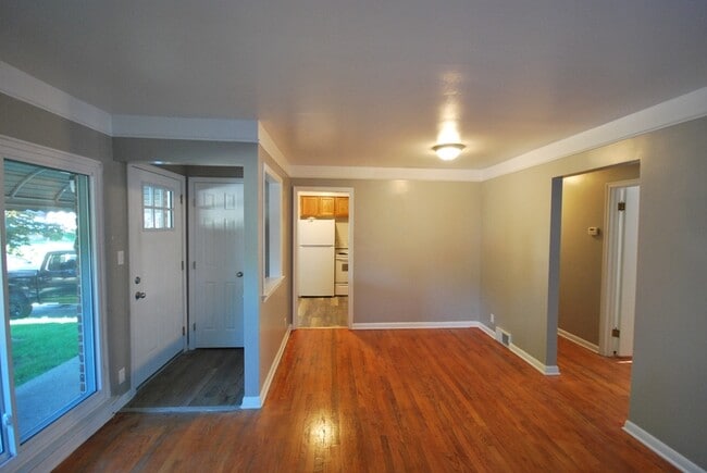 Photo - 20516 Denby St