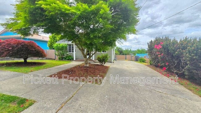 Photo - 2411 E 13th St