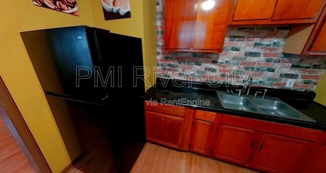 Photo - 237 E 21st St
